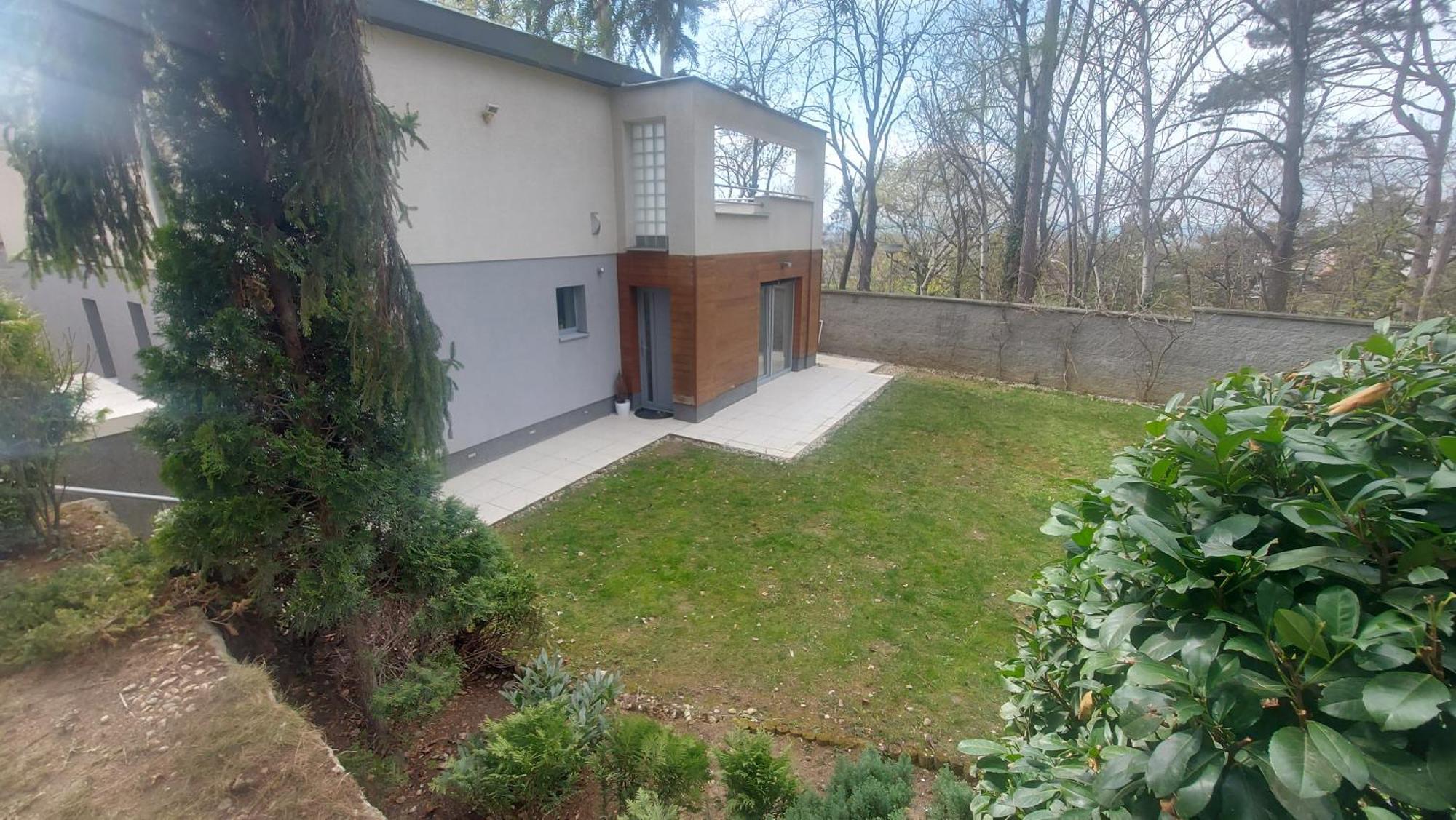 Dom Na Cervenej Vezi Villa Banka Bagian luar foto